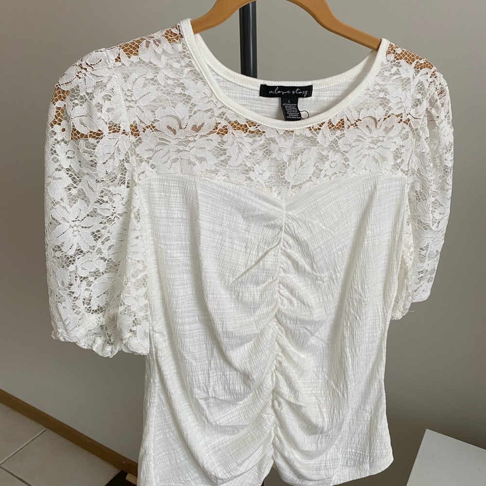 White top with lace sleeves Size L